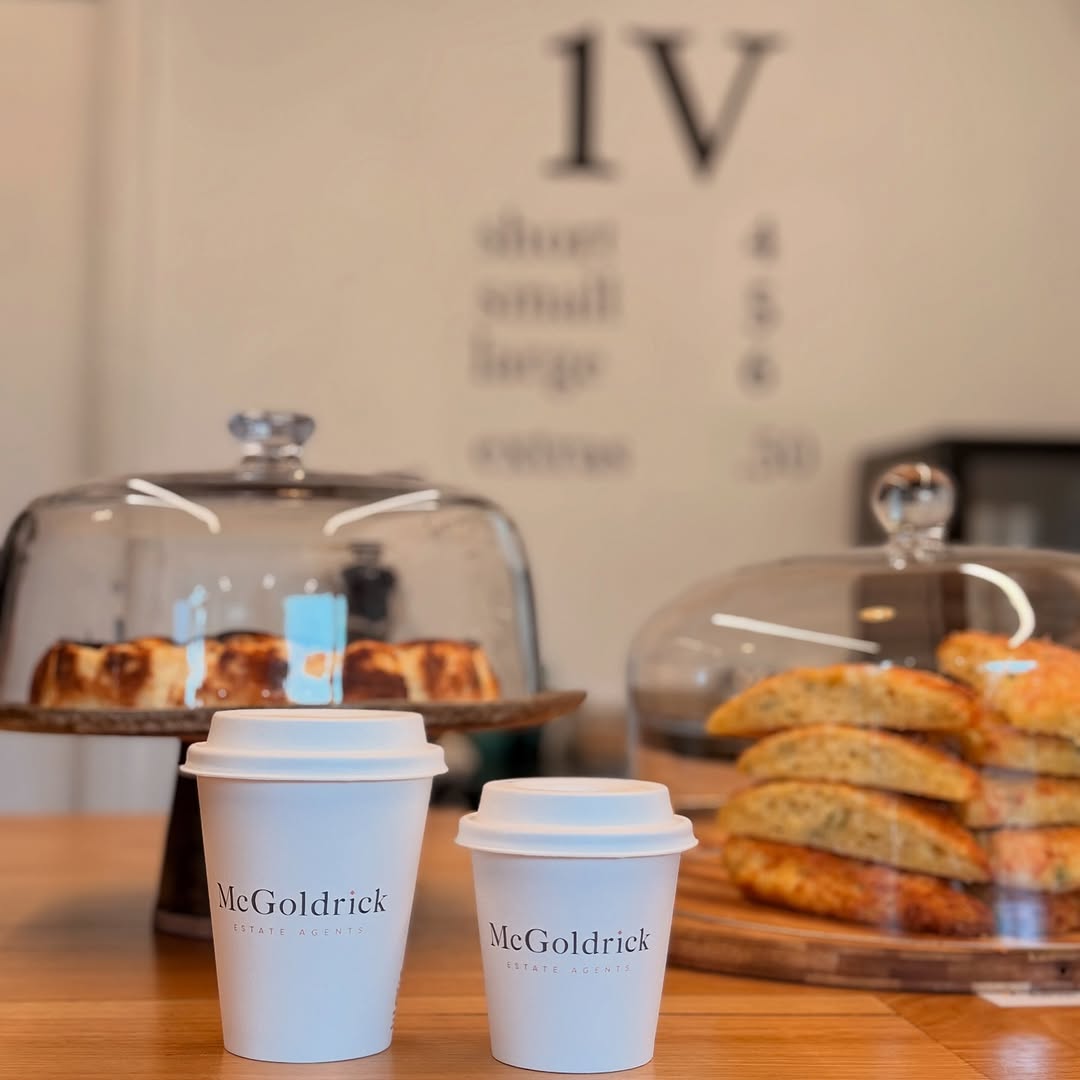 Takeaway cups in front of the pricing wall